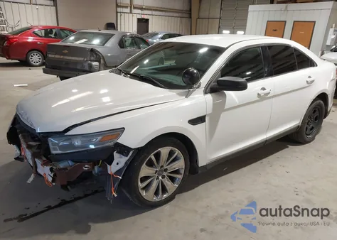 2013 Ford Police Interceptor z USA, uszkodzony, nr VIN 1FAHP2M81DG124257